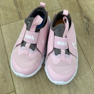 Like new Nike pink slip on sneakers 9C